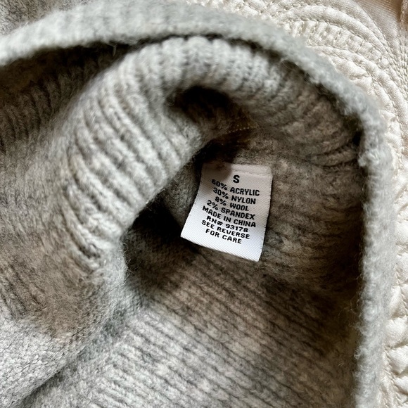 Mockneck Wool Blend Sweater; Light Grey; Size Small - Picture 4 of 6